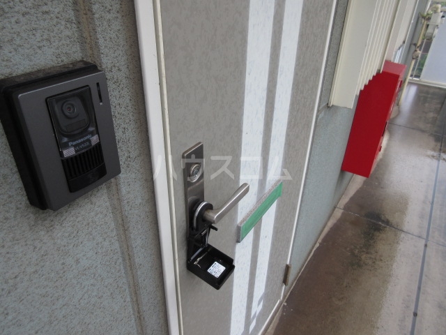 18/27 エントランス