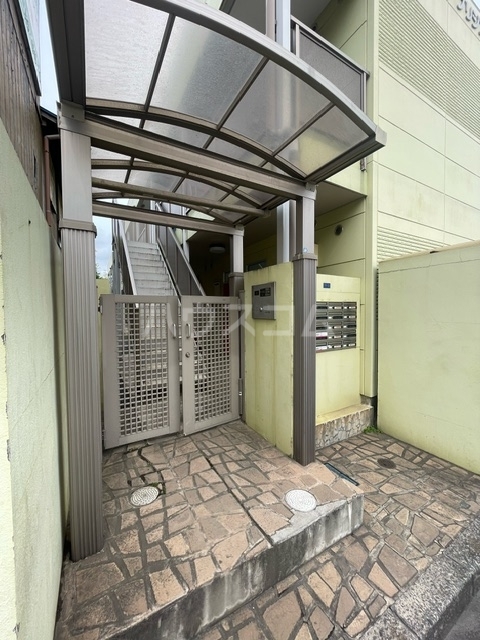 21/23 エントランス