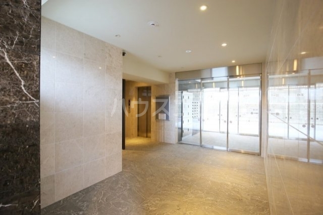 28/30 エントランス