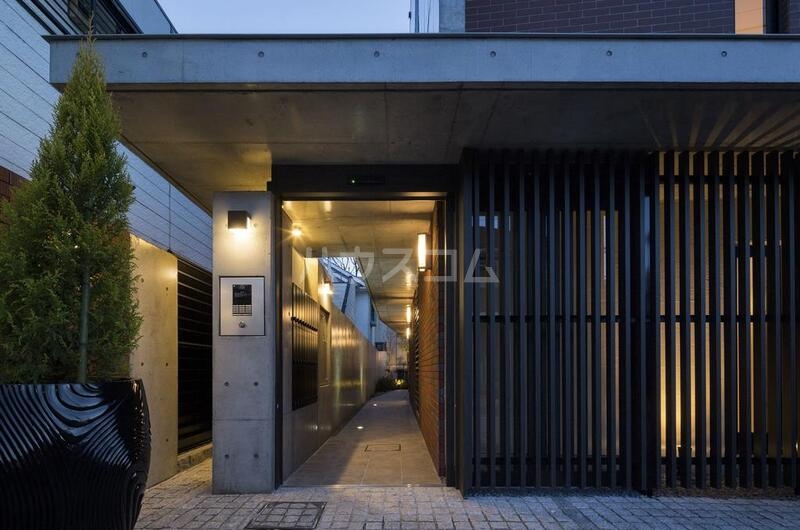 15/21 エントランス