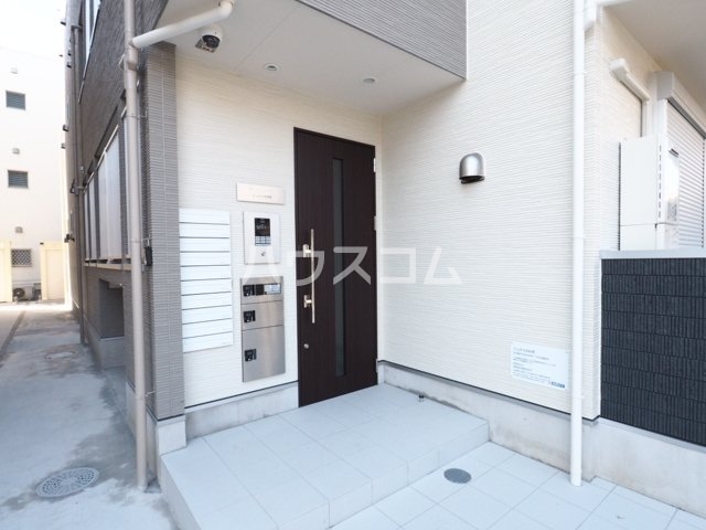 25/26 エントランス