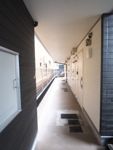 27/30 エントランス