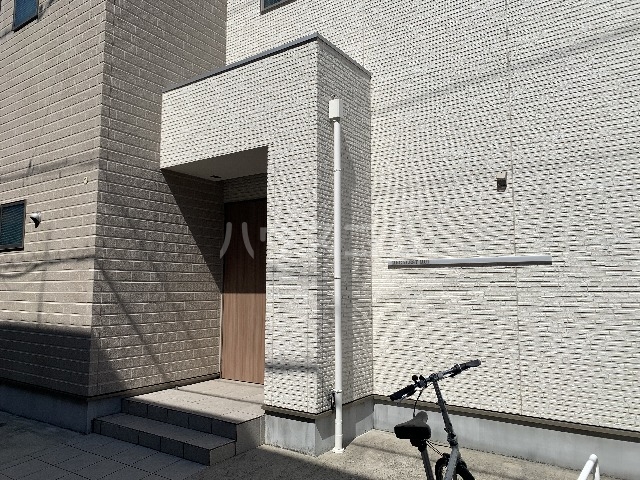 21/23 エントランス