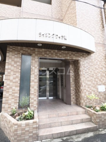 25/30 エントランス