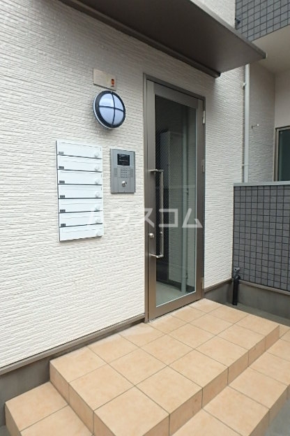 16/25 エントランス