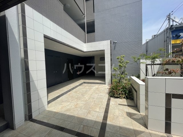 26/30 エントランス