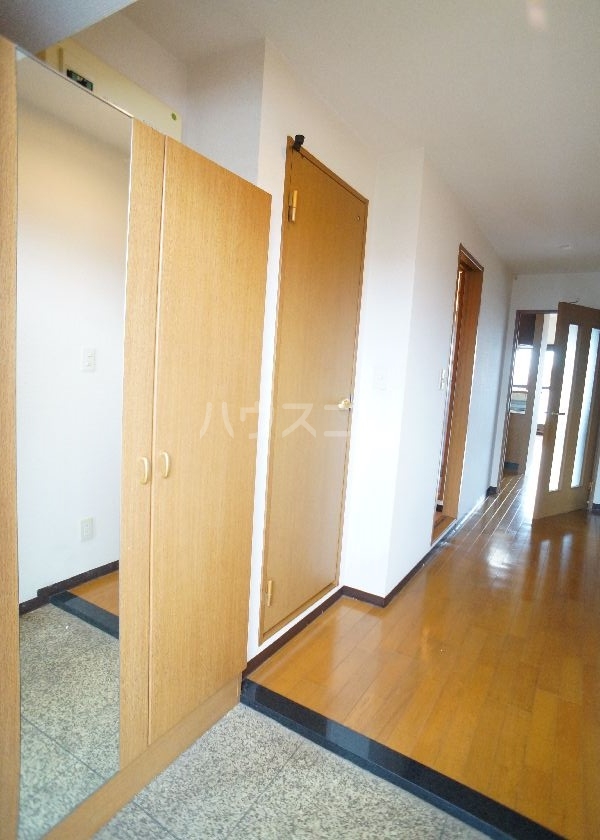 20/30 エントランス