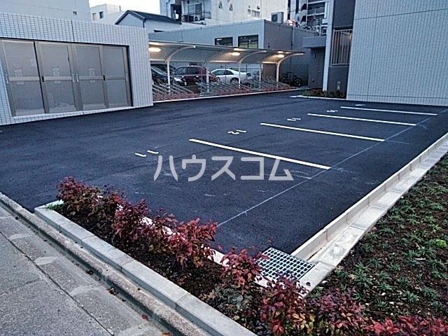 22/28 駐車場