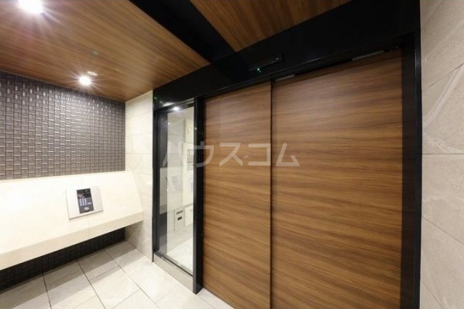 18/25 エントランス