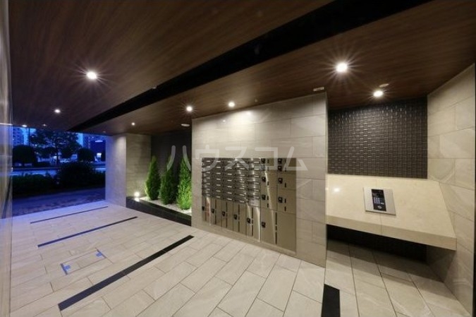 19/25 エントランス