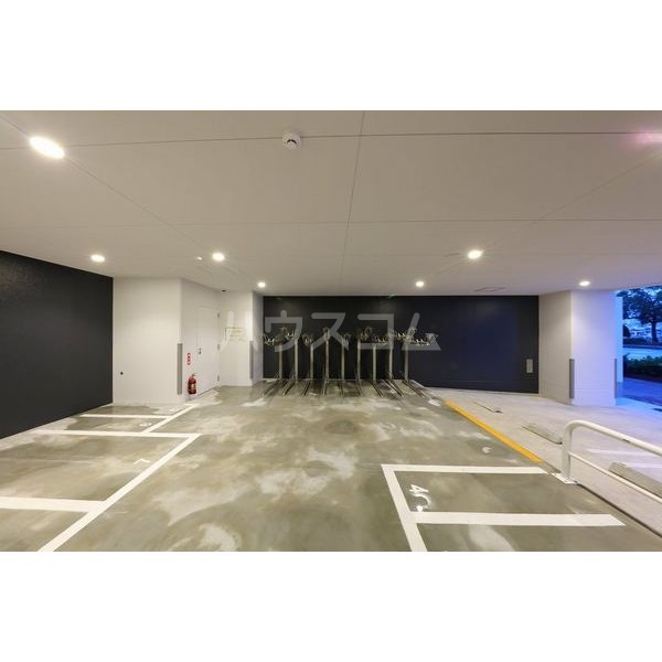 18/21 駐車場