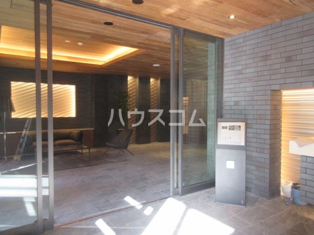 24/25 エントランス