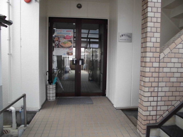 21/30 エントランス