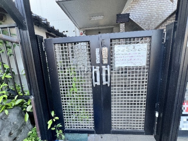 20/30 エントランス