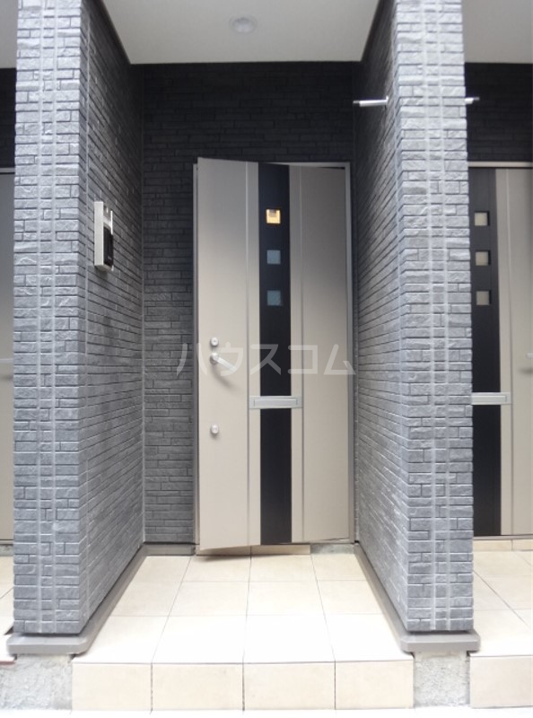 28/30 エントランス