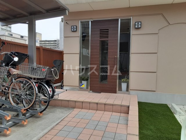 27/30 エントランス