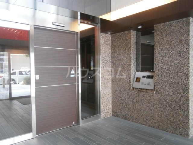 20/30 エントランス