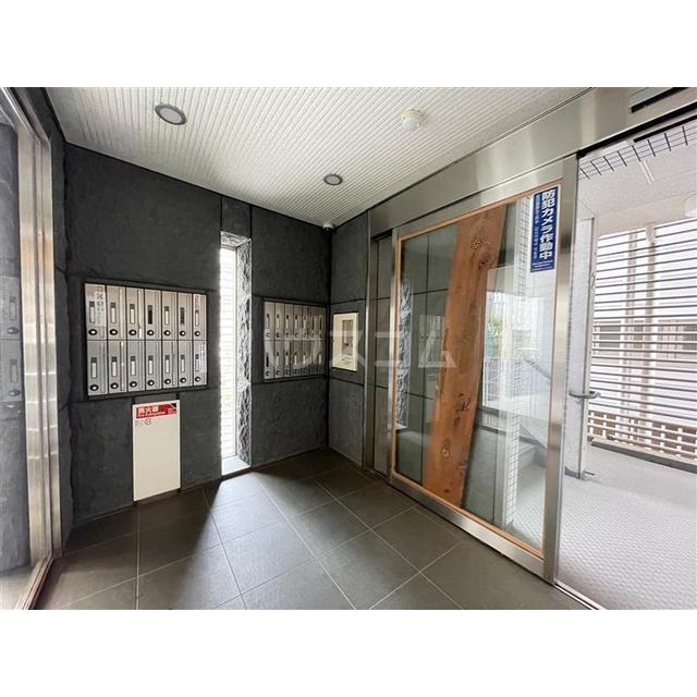 13/14 エントランス