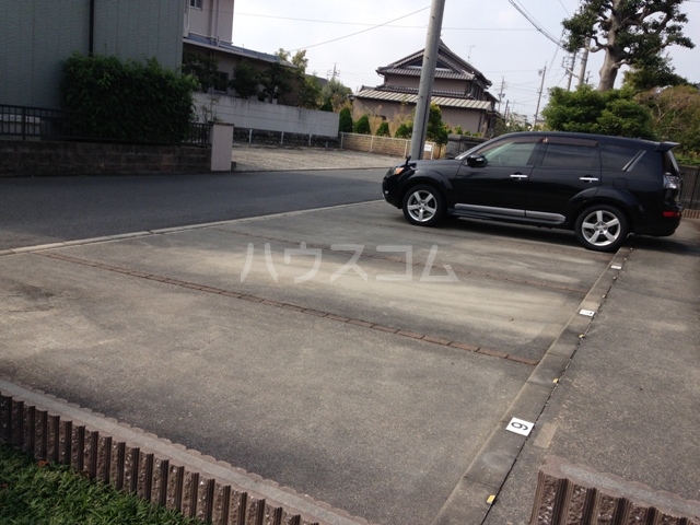 18/25 駐車場