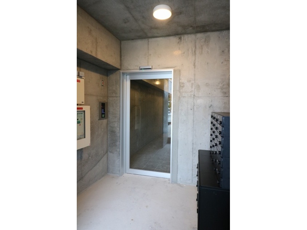 17/20 エントランス