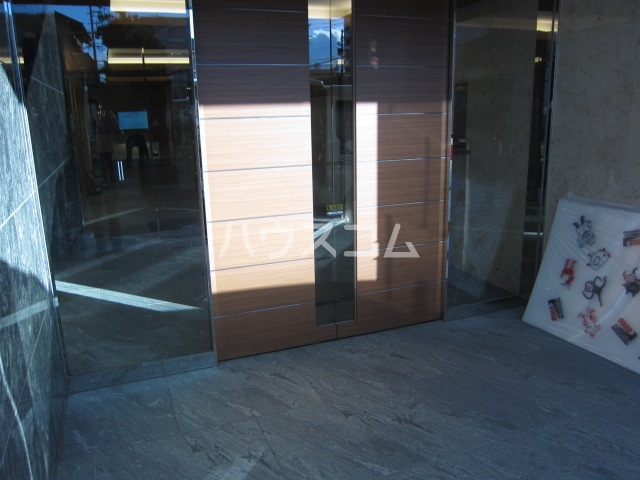 22/27 エントランス