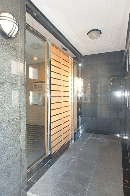 22/26 エントランス