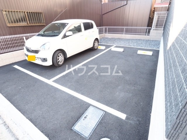 27/30 駐車場