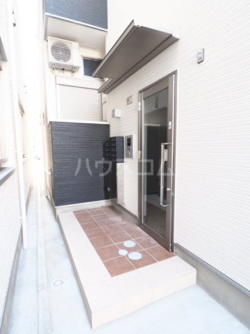 28/30 エントランス