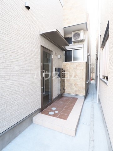 24/30 エントランス