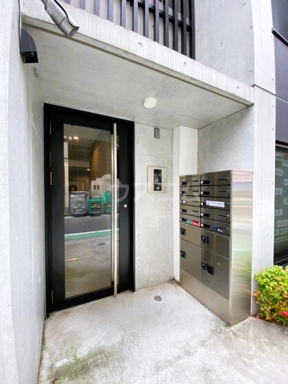 20/23 エントランス