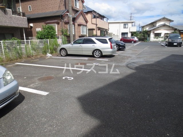 28/30 駐車場