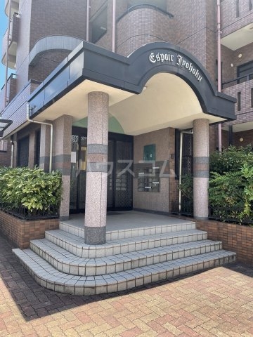 24/30 エントランス