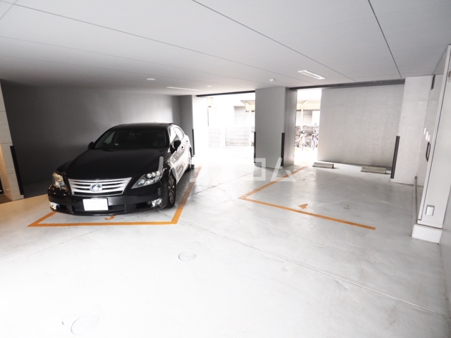 28/30 駐車場