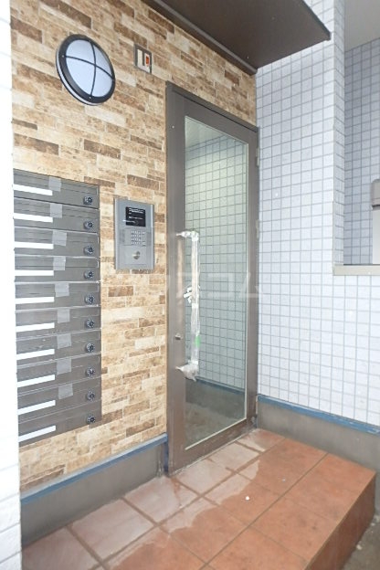 22/30 エントランス