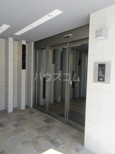 23/30 エントランス