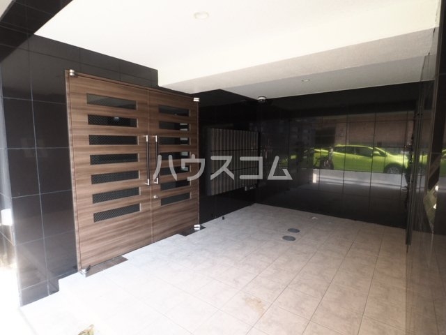 27/30 エントランス