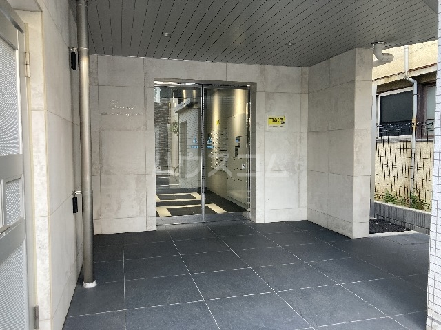 24/30 エントランス