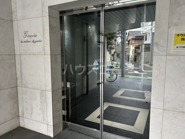 18/28 エントランス