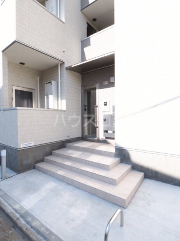 27/30 エントランス