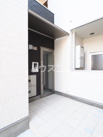 28/30 エントランス