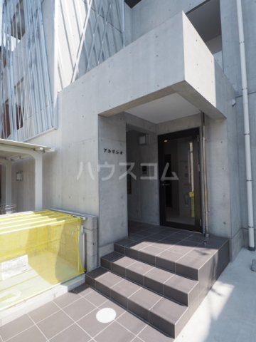 25/30 エントランス