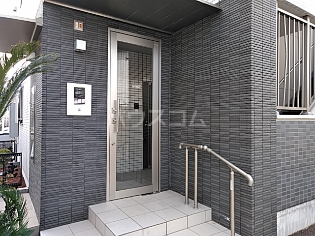 19/23 エントランス