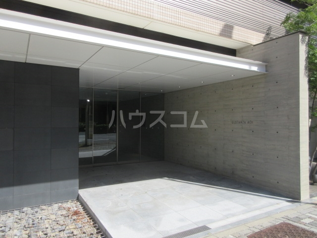 18/27 エントランス