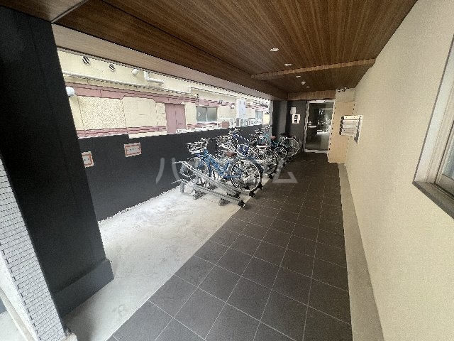 21/30 エントランス