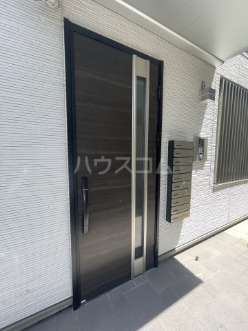 19/27 エントランス