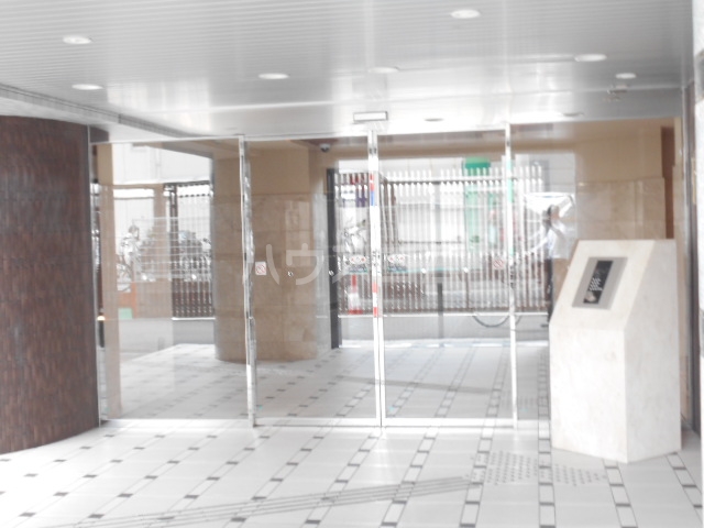 21/30 エントランス