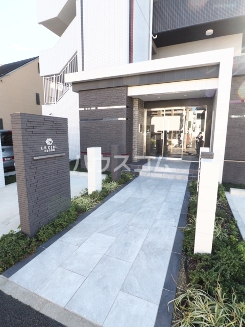 27/30 エントランス