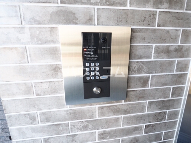 28/30 エントランス