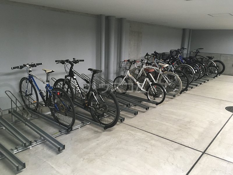 18/21 駐車場