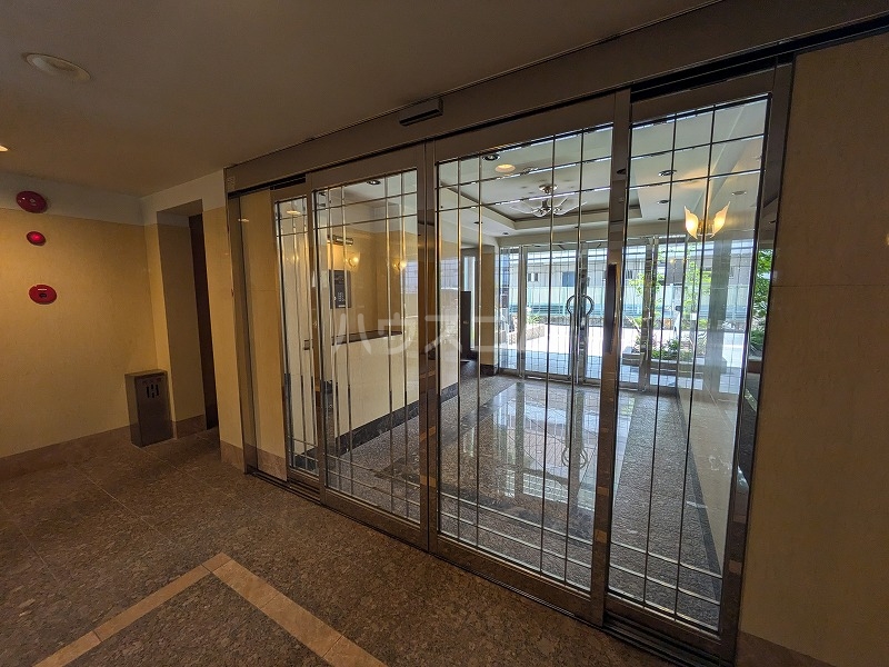 26/30 エントランス